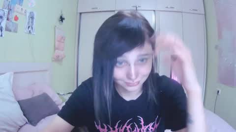 Snapshot of lynncottingham chatting on 10-20-25, 10:27 Kira online show from 10-20-25, 10:27