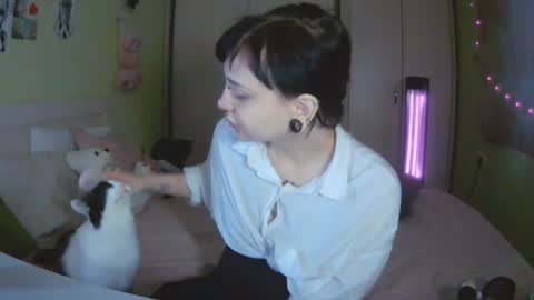 Snapshot of lynncottingham chatting on 10-21-25, 11:00 Kira online show from 10-21-25, 11:00
