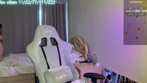 Snapshot of lynne_dawson chatting on 10-02-25, 10:00 lynne_dawson online show from 10-02-25, 10:00