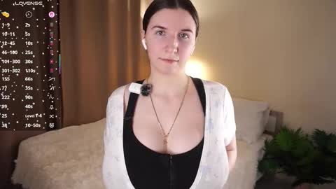 Snapshot of lynngroves chatting on 02-22-26, 05:11 Lola online show from 02-22-26, 05:11