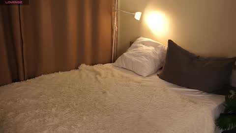 Snapshot of lynngroves chatting on 02-25-26, 05:00 Lola online show from 02-25-26, 05:00