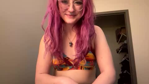 Lynn  online show from 12-21-25, 11:23