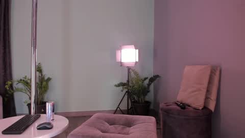 lynnsam_ online show from 02-09-25, 02:07