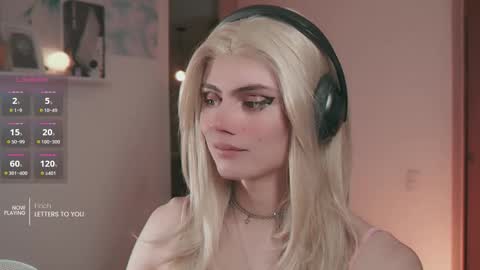 Snapshot of lyodass chatting on 09-24-25, 12:25 Lyodass online show from 09-24-25, 12:25