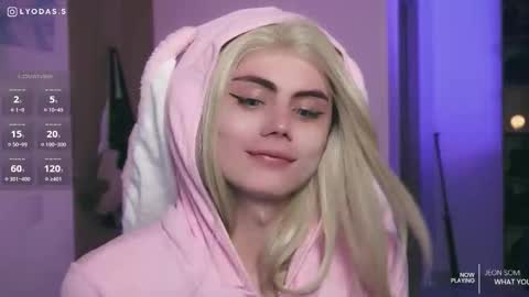 Snapshot of lyodass chatting on 10-21-25, 12:44 Lyodass online show from 10-21-25, 12:44