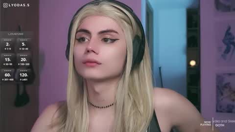 Snapshot of lyodass chatting on 10-22-25, 02:12 Lyodass online show from 10-22-25, 02:12