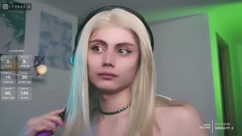 Snapshot of lyodass chatting on 12-14-25, 12:38 Lyodass online show from 12-14-25, 12:38