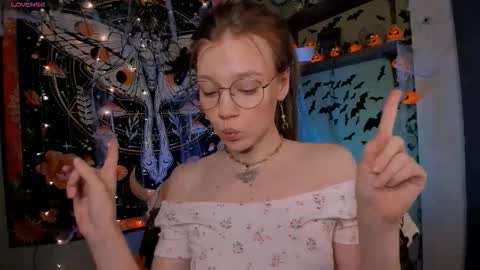 Lyra online show from 10-26-25, 02:01