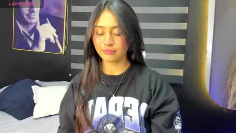 lyralux10 online show from 09-18-25, 03:19