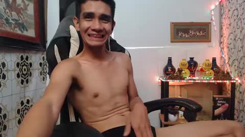 Snapshot of lyubovmoya3 chatting on 12-27-24, 06:03 SWEETPINOY online show from 12-27-24, 06:03