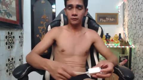 Snapshot of lyubovmoya3 chatting on 01-07-25, 09:50 SWEETPINOY online show from 01-07-25, 09:50