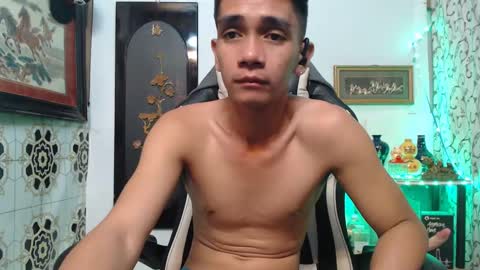 Snapshot of lyubovmoya3 chatting on 01-21-25, 10:19 SWEETPINOY online show from 01-21-25, 10:19