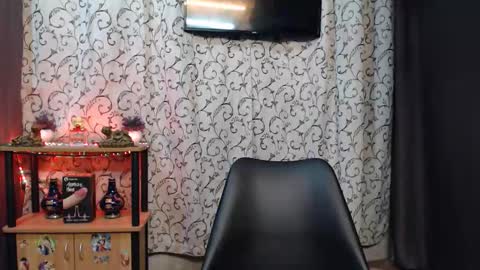 Snapshot of lyubovmoya3 chatting on 10-22-25, 01:39 SWEETPINOY online show from 10-22-25, 01:39