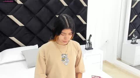 Snapshot of lyxi_ chatting on 09-27-25, 11:37 Lyxi online show from 09-27-25, 11:37