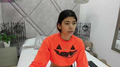 Snapshot of lyxi_ chatting on 10-01-25, 11:27 Lyxi online show from 10-01-25, 11:27