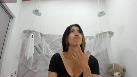 Snapshot of lyxi_ chatting on 10-09-25, 11:30 Lyxi online show from 10-09-25, 11:30