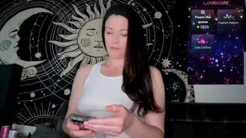 Snapshot of m0llyp0ppins chatting on 05-17-26, 04:14 M0lly online show from 05-17-26, 04:14