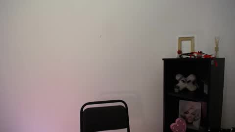 Snapshot of m_i_k_i_ chatting on 02-13-26, 01:51 m_i_k_i_ online show from 02-13-26, 01:51