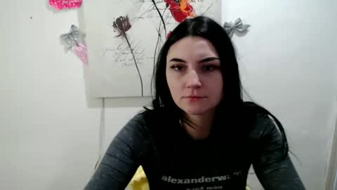 Snapshot of m_i_k_i_ chatting on 02-17-26, 10:45 m_i_k_i_ online show from 02-17-26, 10:45