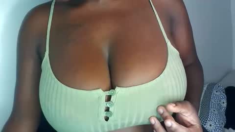 Snapshot of m_tits3 chatting on 09-12-25, 02:22 m_tits3 online show from 09-12-25, 02:22