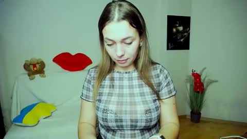 Snapshot of m_vikki chatting on 11-09-25, 08:01 Vikki online show from 11-09-25, 08:01