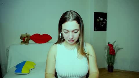 Snapshot of m_vikki chatting on 11-15-25, 12:13 Vikki online show from 11-15-25, 12:13
