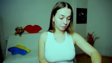 Snapshot of m_vikki chatting on 12-14-25, 12:32 Vikki online show from 12-14-25, 12:32