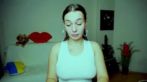 Snapshot of m_vikki chatting on 12-17-25, 01:28 Vikki online show from 12-17-25, 01:28