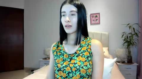 Snapshot of macarena_vallejo_ chatting on 06-24-26, 02:21 Macarena online show from 06-24-26, 02:21