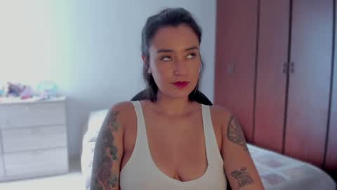 Snapshot of macarenax chatting on 02-06-25, 03:09 Maca online show from 02-06-25, 03:09