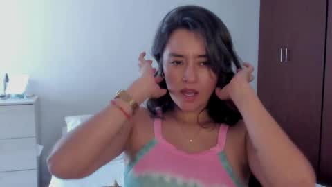 Snapshot of macarenax chatting on 09-25-25, 03:49 Maca online show from 09-25-25, 03:49