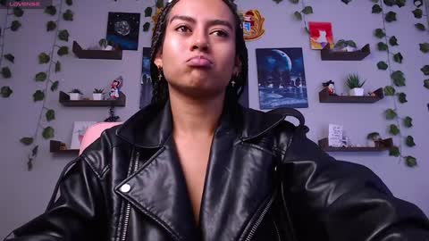 Macey Elliot Modelo Independiente online show from 12-24-24, 12:55