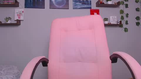 Macey Elliot Modelo Independiente online show from 02-12-25, 12:01