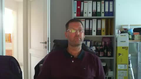 macfly67 online show from 12-18-25, 02:12