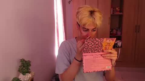 Snapshot of machissex chatting on 12-13-24, 05:10 machissex online show from 12-13-24, 05:10
