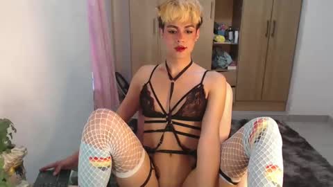 Snapshot of machissex chatting on 01-02-25, 11:20 machissex online show from 01-02-25, 11:20