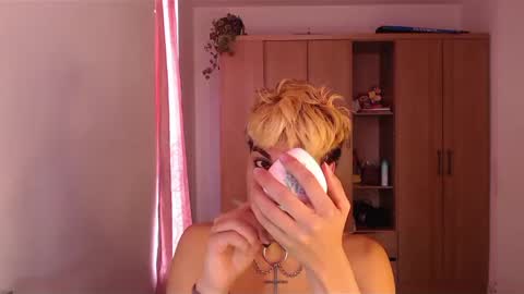 Snapshot of machissex chatting on 01-04-25, 03:17 machissex online show from 01-04-25, 03:17