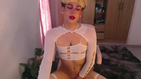 Snapshot of machissex chatting on 01-11-25, 06:23 machissex online show from 01-11-25, 06:23