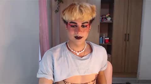 Snapshot of machissex chatting on 01-18-25, 11:21 machissex online show from 01-18-25, 11:21