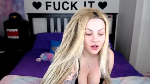 Mackenzie Wolfe online show from 12-15-25, 05:55