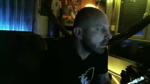 Snapshot of mad_dem0n chatting on 03-01-25, 09:15 Manuel online show from 03-01-25, 09:15