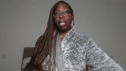 Snapshot of madamindigo chatting on 01-05-25, 03:11 YourMadamIndigo online show from 01-05-25, 03:11