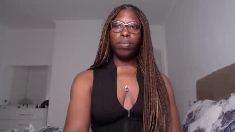 Snapshot of madamindigo chatting on 02-17-25, 07:10 YourMadamIndigo online show from 02-17-25, 07:10