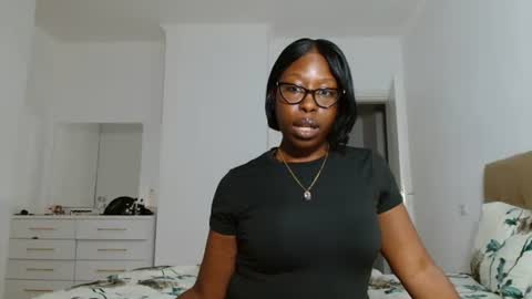 Snapshot of madamindigo chatting on 11-06-25, 08:54 YourMadamIndigo online show from 11-06-25, 08:54