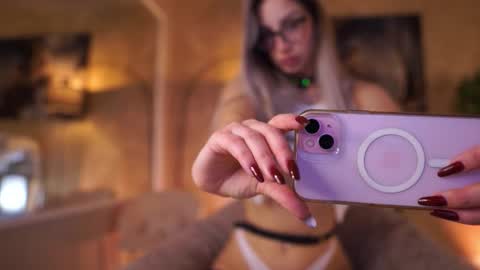 Snapshot of maddiebryggs chatting on 02-28-26, 09:54 Maddie online show from 02-28-26, 09:54