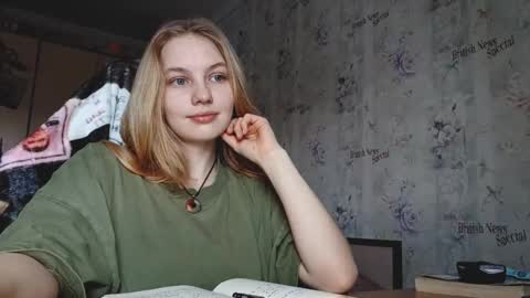 Snapshot of maddiecager chatting on 03-01-26, 07:21 Emma online show from 03-01-26, 07:21