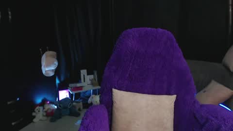 Snapshot of maddiie_and_clyde chatting on 05-17-26, 06:37 maddiie and clyde online show from 05-17-26, 06:37