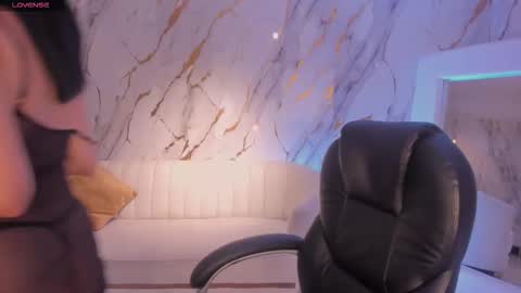 Maddison online show from 10-15-25, 05:07