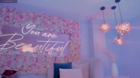 Maddison online show from 11-12-25, 04:02