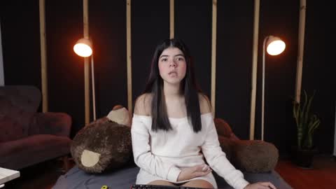 Maddy Please help me with your thumbs up its important online show from 01-28-25, 07:32